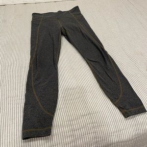 Athleta salutation 7/8 leggings S